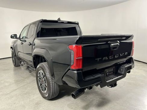 Used 2025 Toyota Tacoma TRD Sport image 32