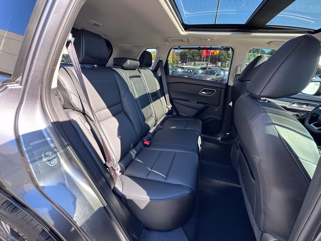 Used 2021 Nissan Rogue SV w/ Premium Package AWD/4WD image 23