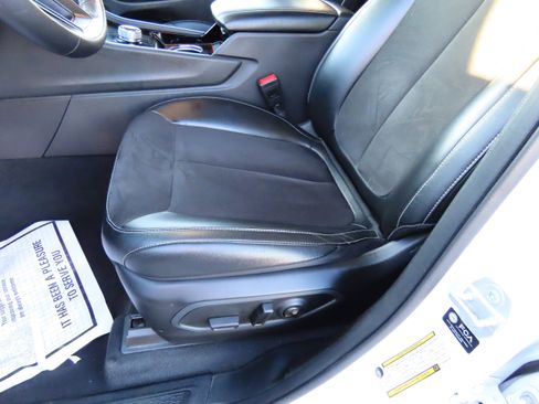 Used 2023 Jeep Grand Cherokee L Laredo image 37