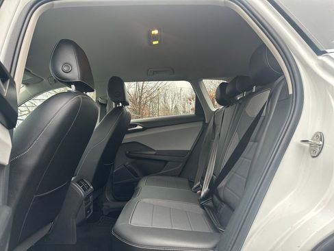 Used 2022 Volkswagen Taos SE image 14