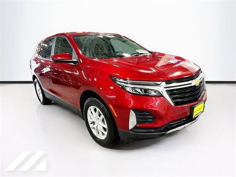 Used 2023 Chevrolet Equinox LT image 3