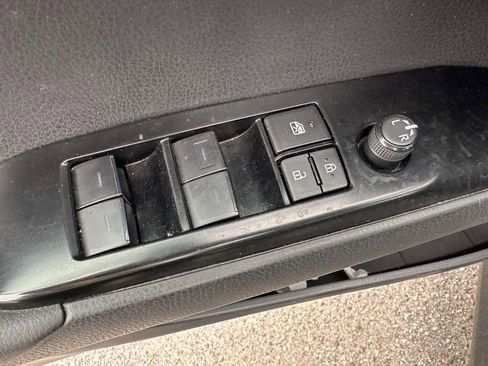 Used 2025 Toyota Camry SE FWD image 9