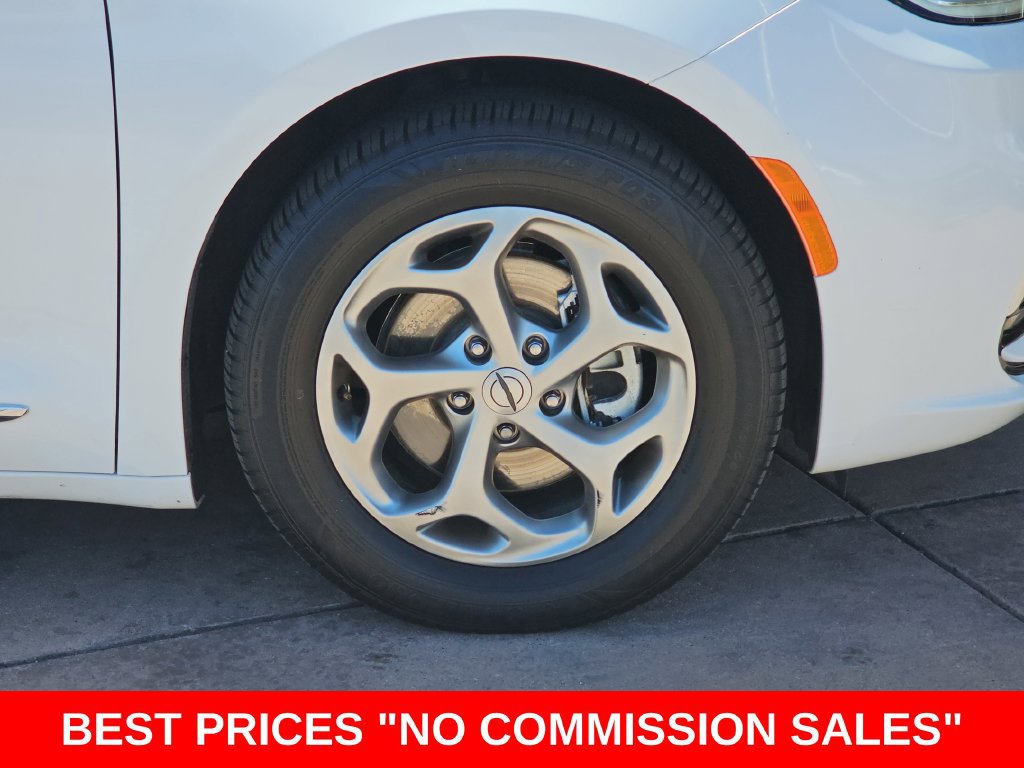 Used 2023 Chrysler Pacifica Limited FWD image 41