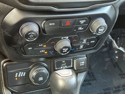 Used 2023 Jeep Renegade Latitude image 16