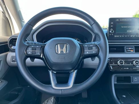 Used 2025 Honda Pilot Touring image 18