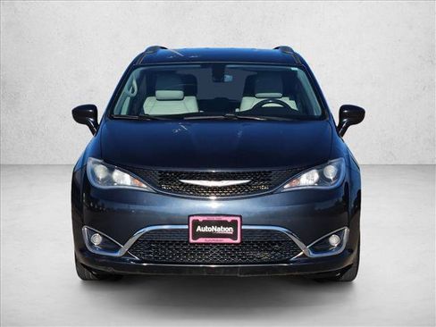 Used 2020 Chrysler Pacifica Touring-L Plus w/ Tire & Wheel Group FWD image 2