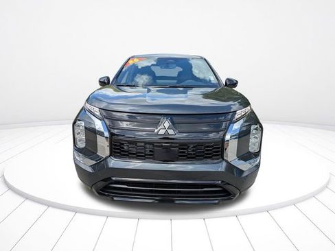 New 2026 Mitsubishi Outlander LE image 9