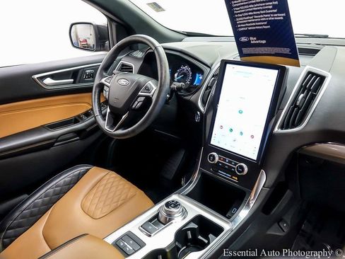 Certified 2024 Ford Edge Titanium w/ Titanium Elite Package image 26