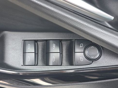 Used 2025 Chevrolet Equinox LT FWD image 13