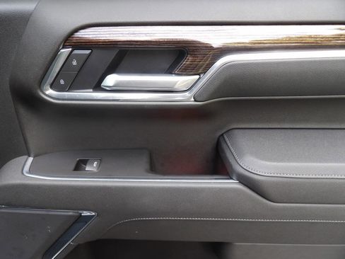 Used 2025 GMC Sierra 1500 Elevation image 28