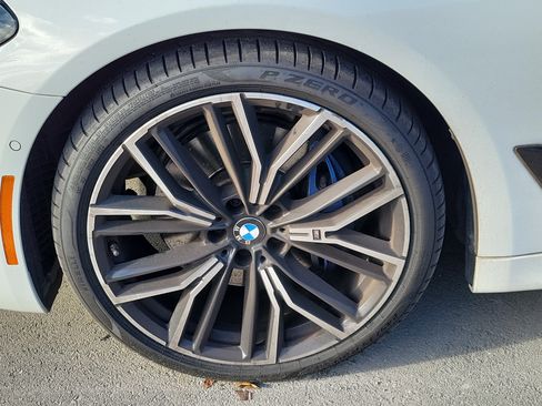 Used 2022 BMW 530i w/ M Sport Package image 5