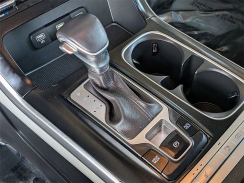 Used 2024 Kia Carnival LX image 19