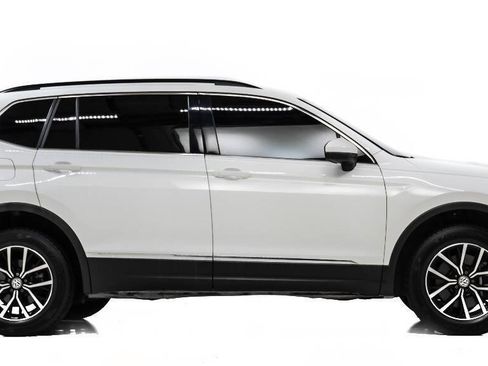 Used 2021 Volkswagen Tiguan SE FWD image 5