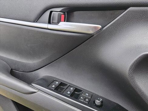 Used 2020 Toyota Camry LE image 7