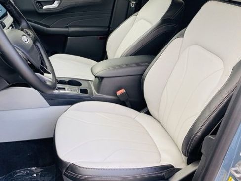 New 2026 Ford Escape SE w/ PHEV Premium Package image 9