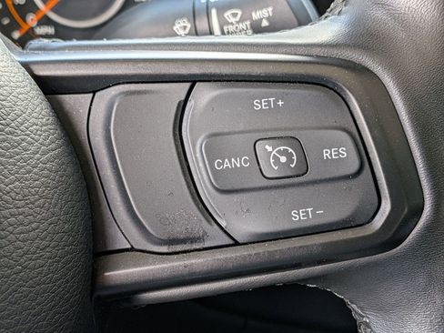 Certified 2022 Jeep Gladiator Willys image 21