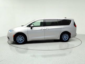 Used 2023 Chrysler Pacifica Touring-L FWD video 3