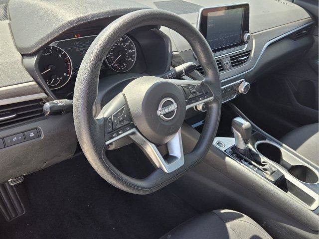 Used 2024 Nissan Altima 2.5 SV FWD image 11