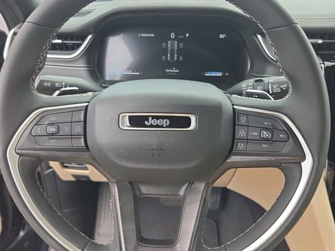 Used 2024 Jeep Grand Cherokee Limited AWD/4WD image 28