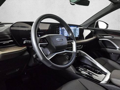 Certified 2025 Audi Q5 Premium w/ Convenience Package AWD/4WD image 10