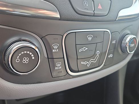 Used 2023 Chevrolet Equinox LS w/ LS Convenience Package AWD/4WD image 12