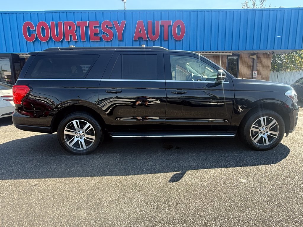 Used 2023 Ford Expedition Max XLT AWD/4WD image 12