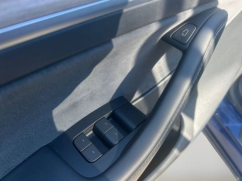 Used 2023 Tesla Model Y Long Range AWD/4WD image 21