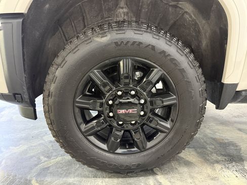 Used 2026 GMC Sierra 2500 AT4 w/ AT4 Premium Plus Package AWD/4WD image 32