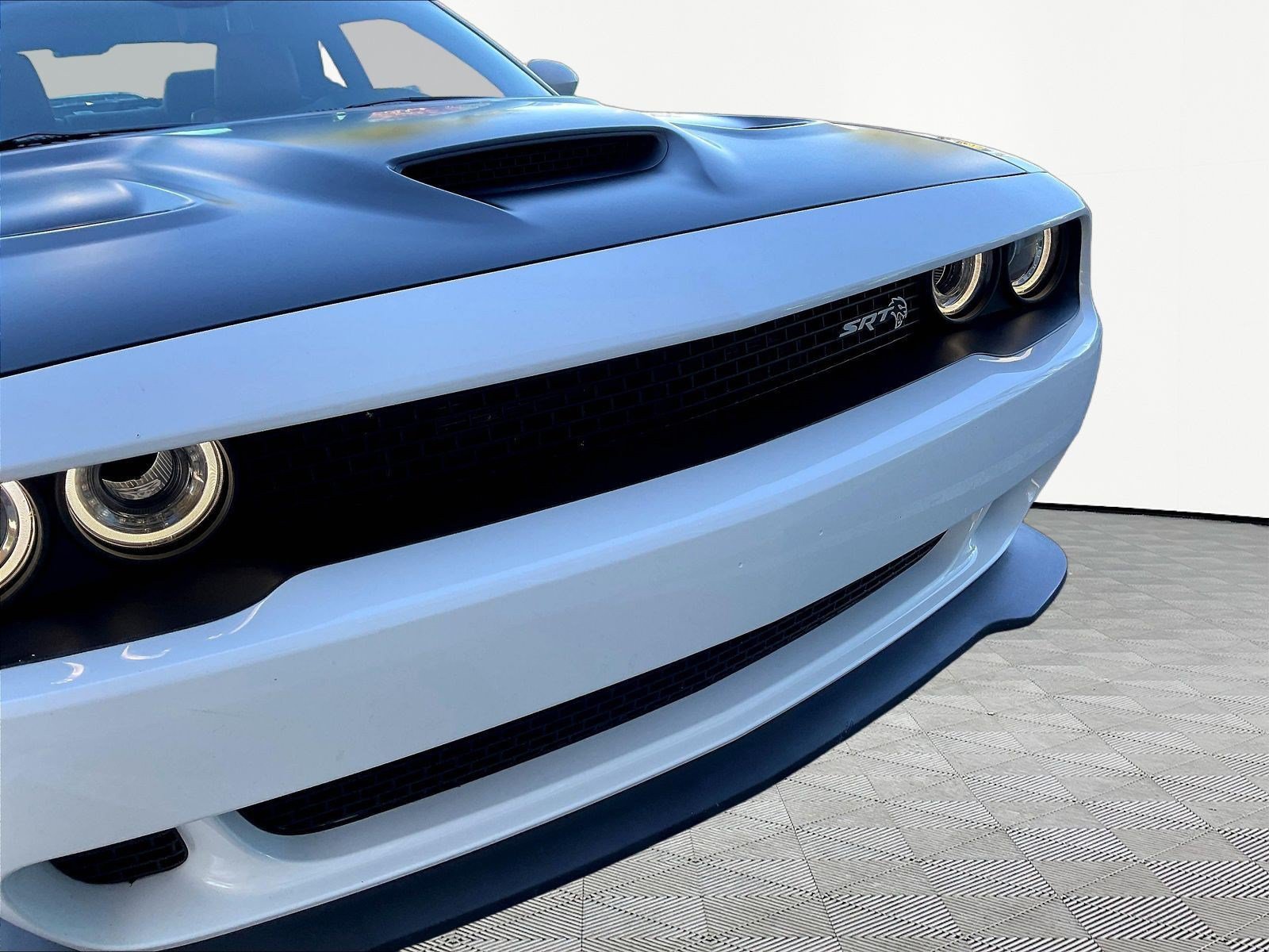 Used 2018 Dodge Challenger SRT Hellcat RWD image 31
