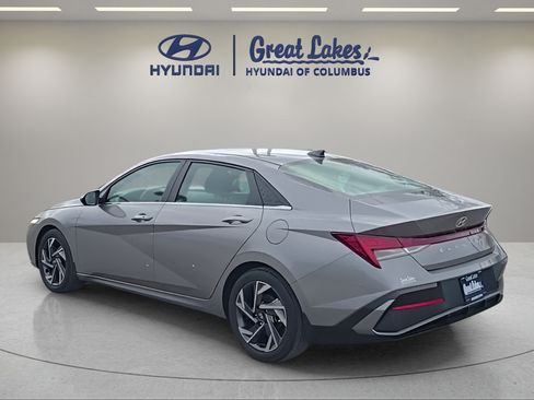 Used 2024 Hyundai Elantra SEL w/ Convenience Package FWD image 3