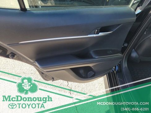 Certified 2022 Toyota Camry SE image 11