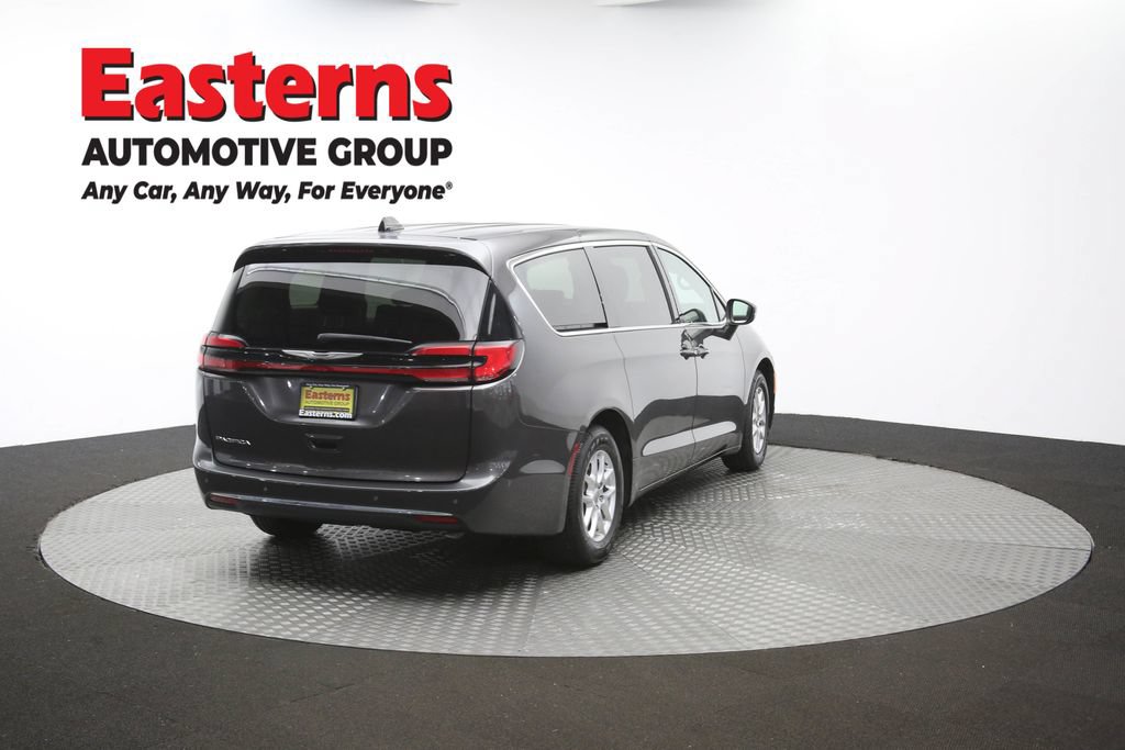 Used 2023 Chrysler Pacifica Touring-L FWD image 41