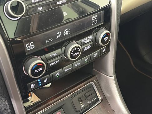 Used 2019 Subaru Ascent Touring AWD/4WD image 21