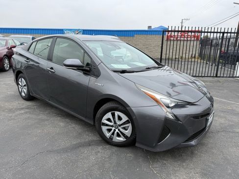 Used 2017 Toyota Prius Two w/ Prius Two Safety Plus Package FWD image 6