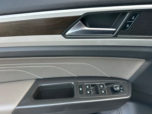 Used 2023 Volkswagen Atlas SE w/ Panoramic Sunroof Package FWD image 11