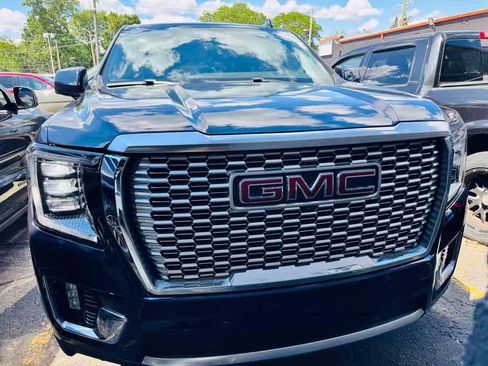 Used 2021 GMC Yukon XL Denali w/ Advanced Technology Package AWD/4WD image 10