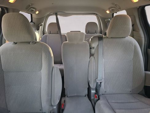 Used 2018 Toyota Sienna LE FWD image 18