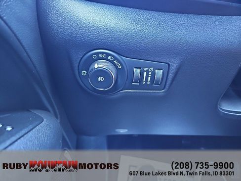 Used 2025 Jeep Compass Trailhawk AWD/4WD image 15