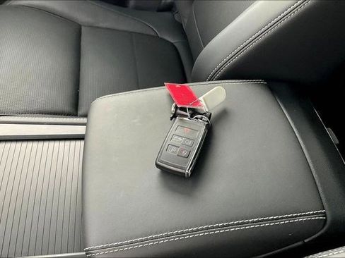 Used 2025 Jaguar F-PACE R-Dynamic S image 12