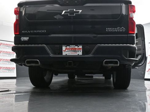 Used 2022 Chevrolet Silverado 1500 High Country w/ High Country Premium Package image 46