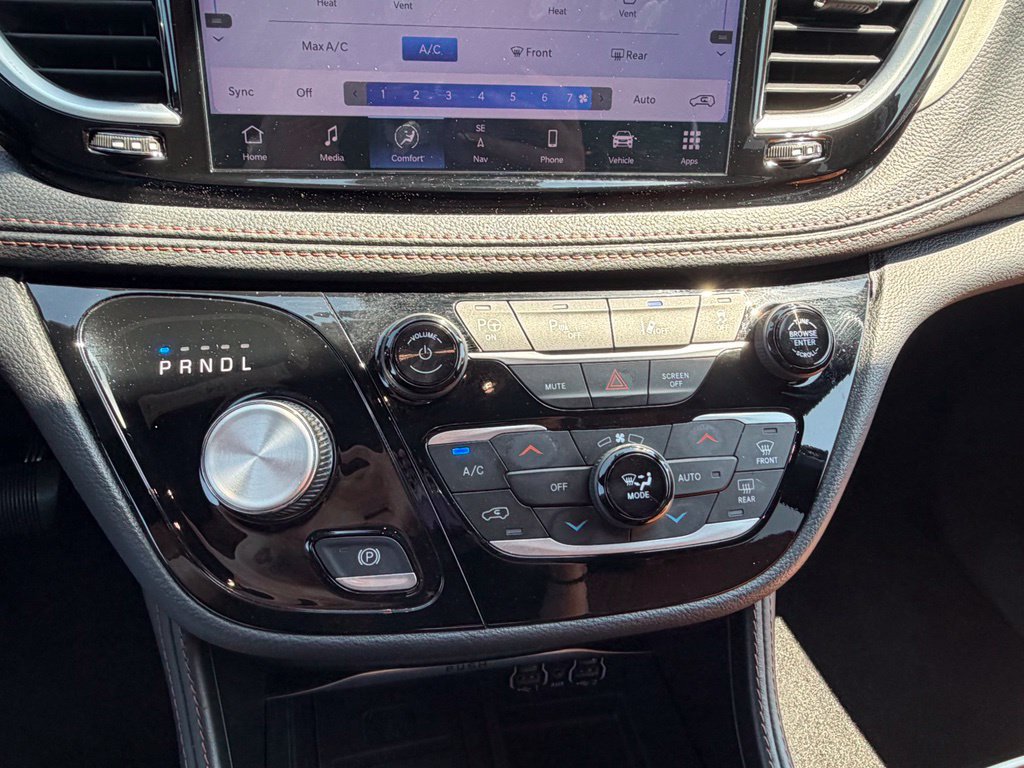 Used 2024 Chrysler Pacifica Pinnacle FWD image 37