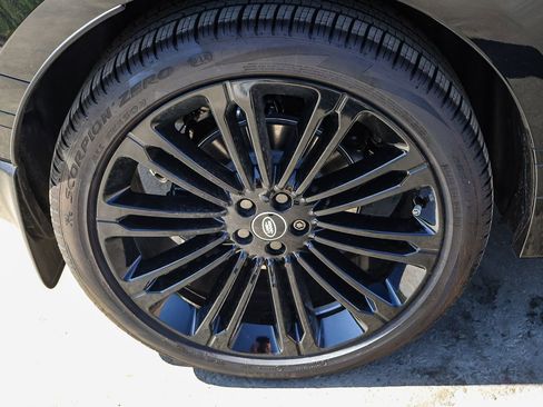 New 2026 Land Rover Range Rover Velar Dynamic SE image 13