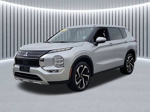 Used 2024 Mitsubishi Outlander SE FWD image 2
