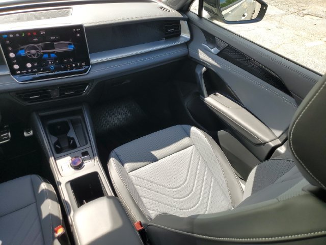 Certified 2026 Volkswagen Tiguan SE R-Line FWD image 9