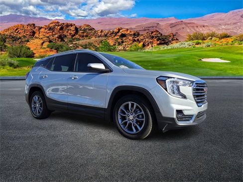 Used 2022 GMC Terrain SLT image 2