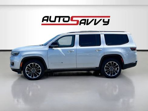 Used 2024 Jeep Wagoneer Series III w/ Premium Group I AWD/4WD image 4