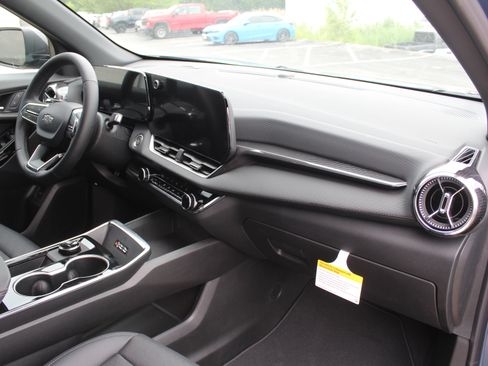 New 2026 Chevrolet Equinox LT w/ Convenience Package II FWD image 14
