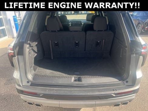 Used 2025 Chevrolet Traverse LT image 13