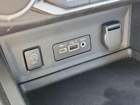 Certified 2025 Nissan Sentra SV FWD image 28