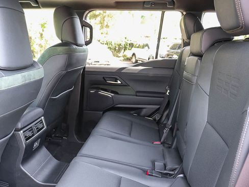 Used 2025 Lexus GX 550 AWD/4WD image 20